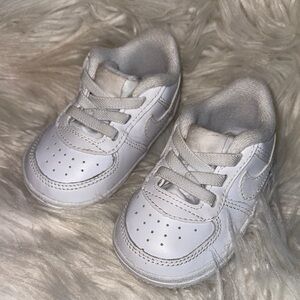 Nike White Sneakers Classic Low-Top Design